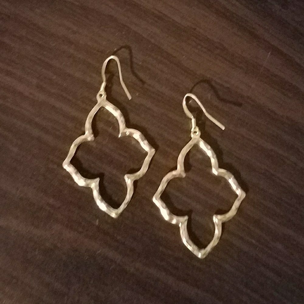 "Hammered" detail gold-plated earrings
