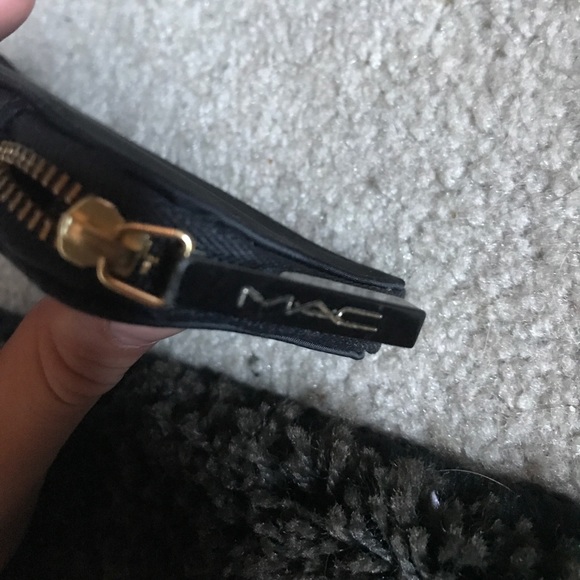 Black/White/Gold Mac brush bag - Picture 3 of 4