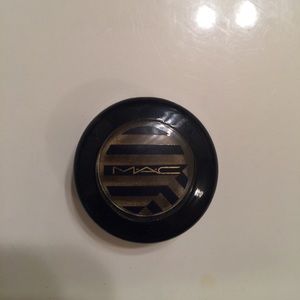 MAC limited edition eyeshadow in Barefoot