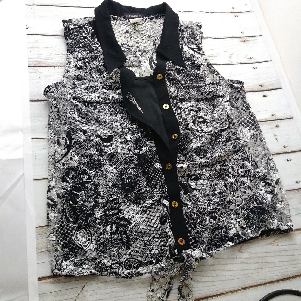 Cocomo black and white top