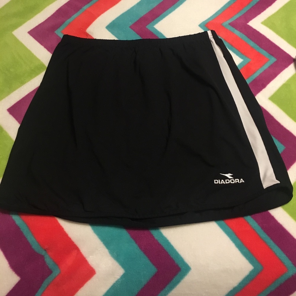 LIKE NEW Diadora tennis skirt