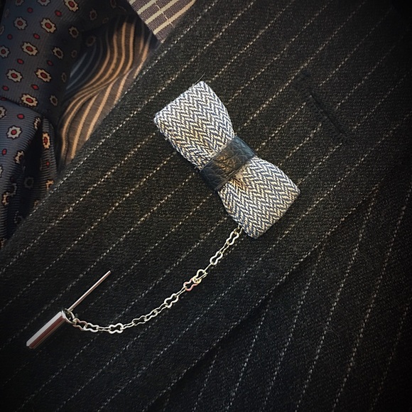 Custom Made Bow tie Lapel Pin Chain Lapel Pin - Picture 3 of 5