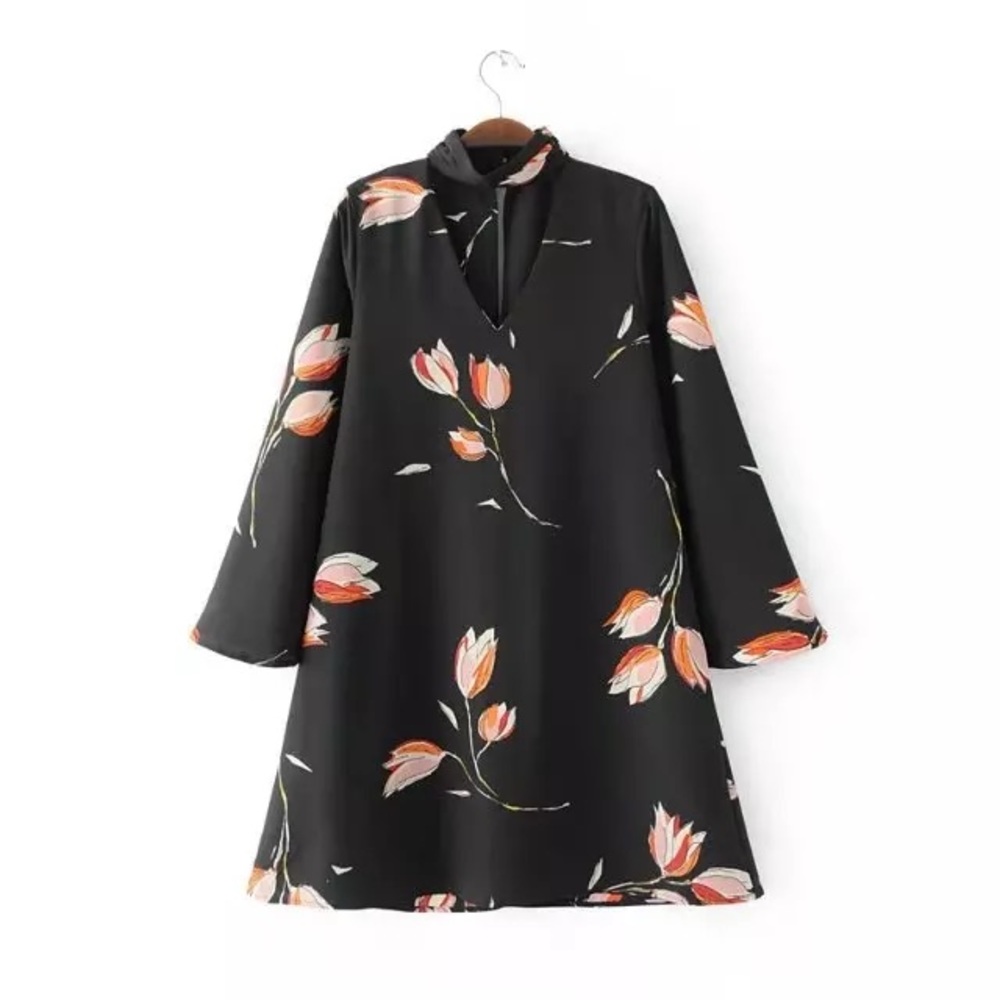 HOST PICK 😍NWT Black floral print tie-neck dress