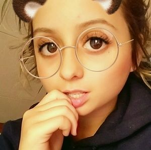 Meet your Posher, Desiree