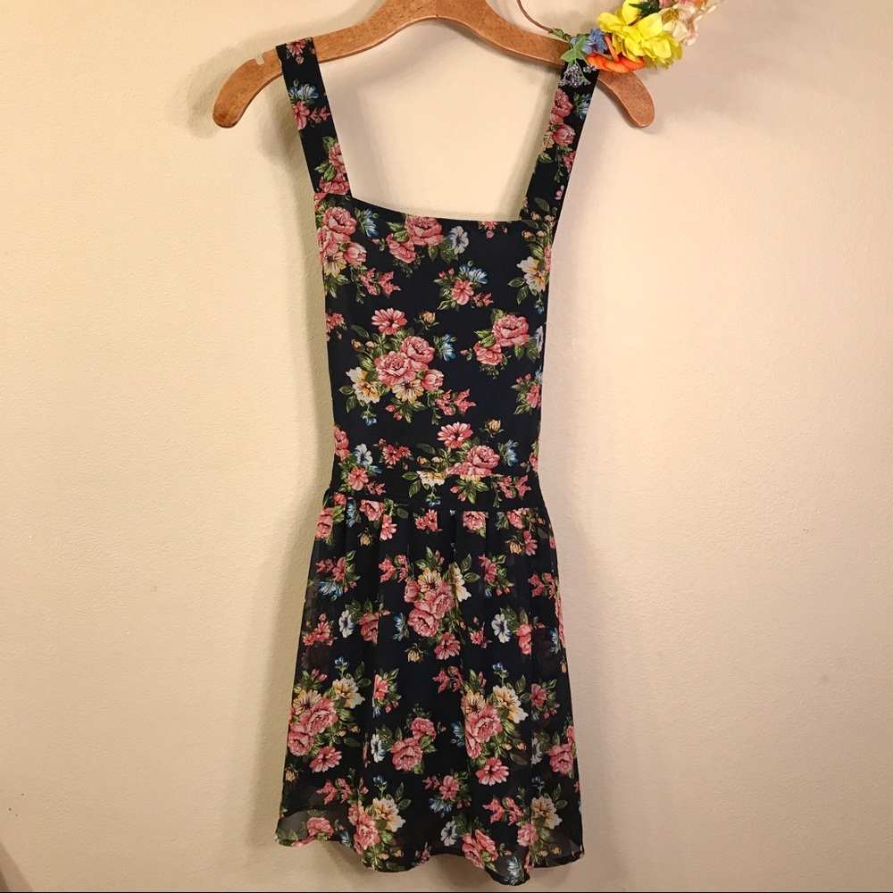 Forever 21 Jumpsuit/Skirt Size Medium