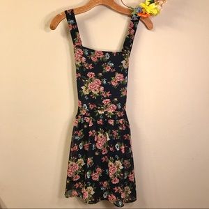 Forever 21 Jumpsuit/Skirt Size Medium