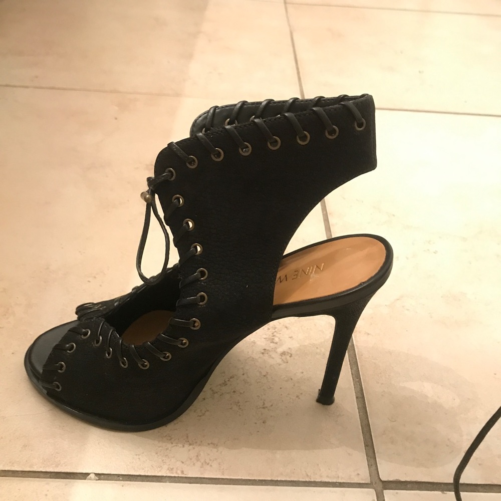 Nine west leather heels !