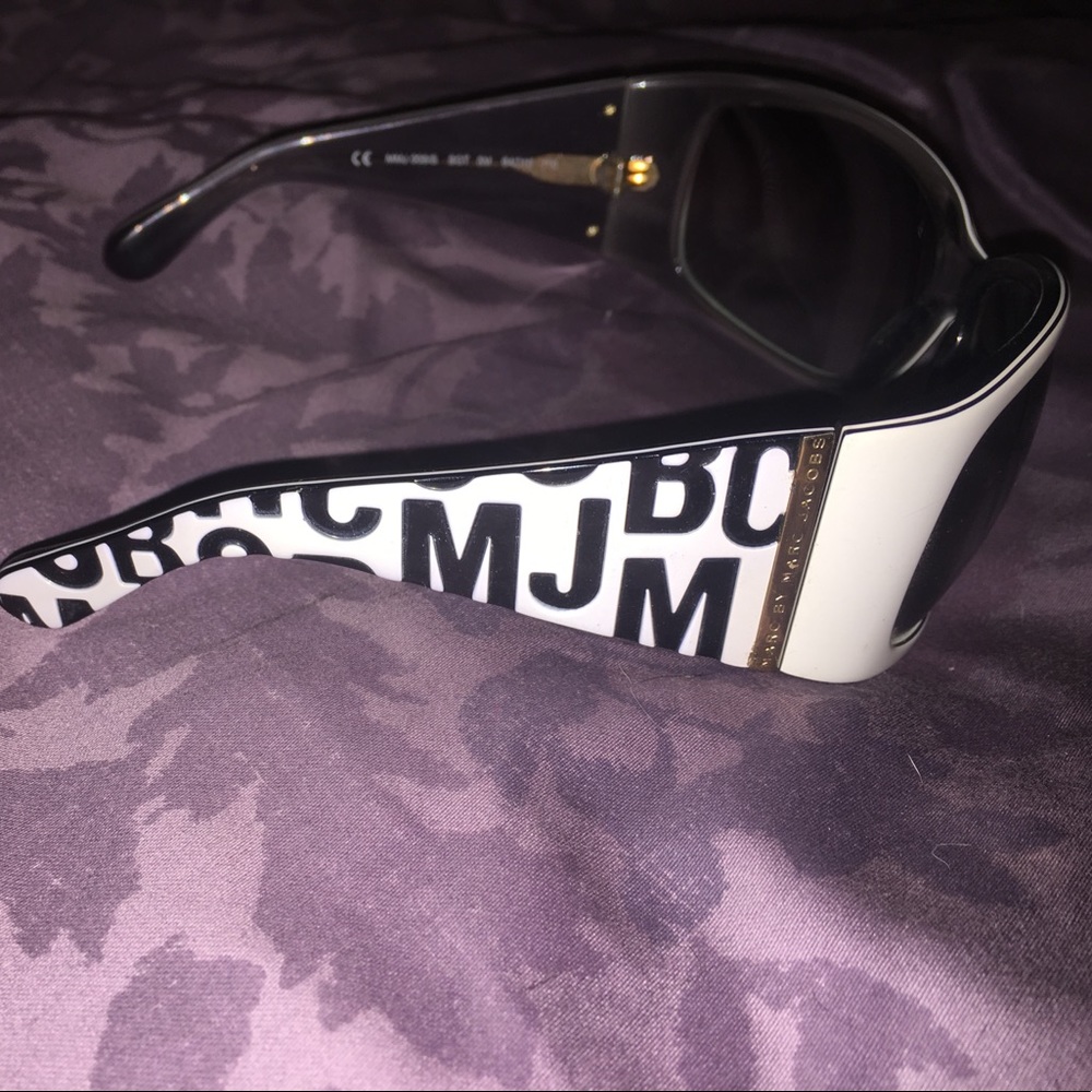 Sun glasses - Picture 2 of 3