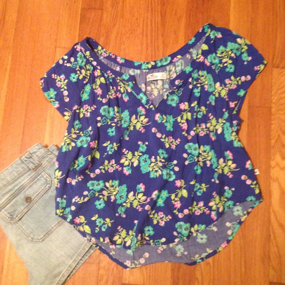 Hollister Short Sleeve Floral Blouse