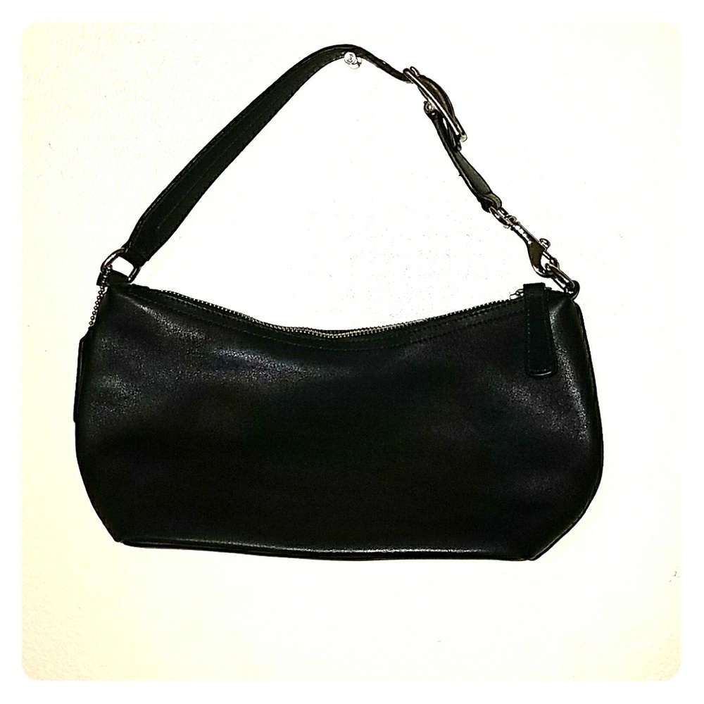 Coach Classic demi model 9596. 9"L x 7"H x 4"D