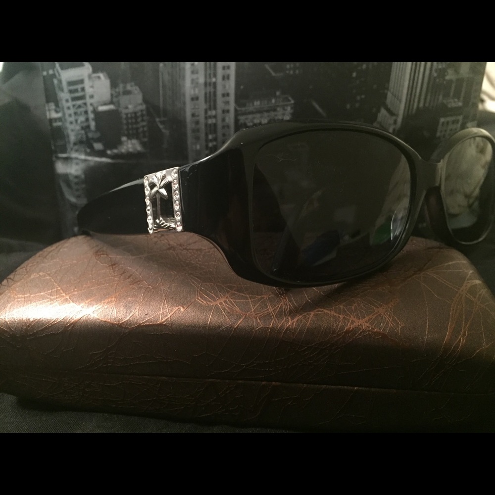 Tommy Bahama Sunglasses 😎