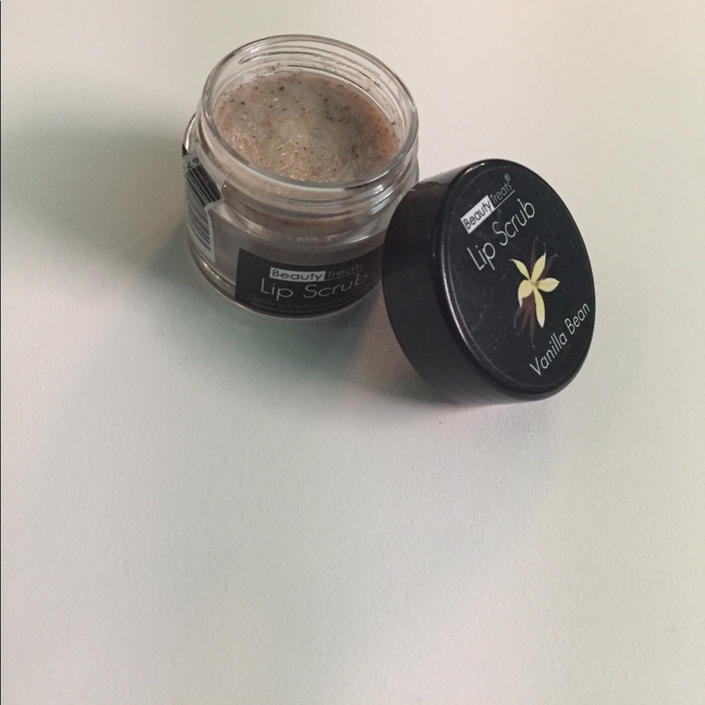 Lip scrub