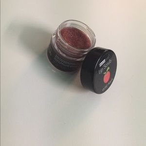Lip scrub
