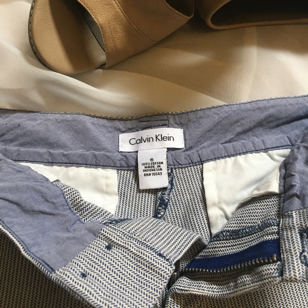 CALVIN KLEIN Short Shorts in Blue, White & Cream - Picture 4 of 4