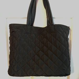 NWOT Black REVERSIBLE G.H. Bass Tote!!