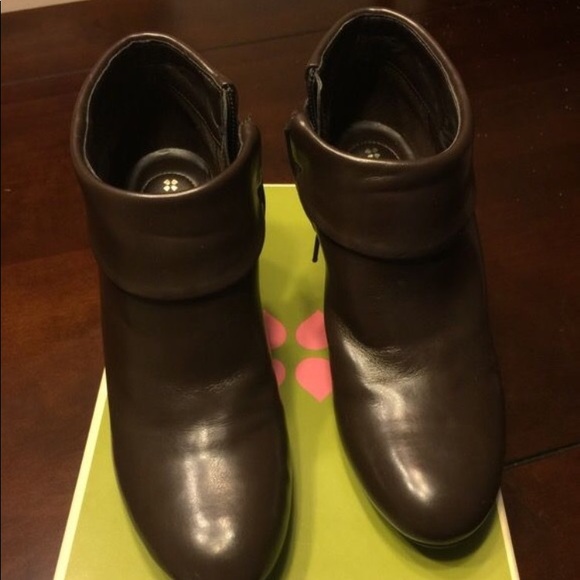 Naturalizer booty heels - Picture 2 of 3