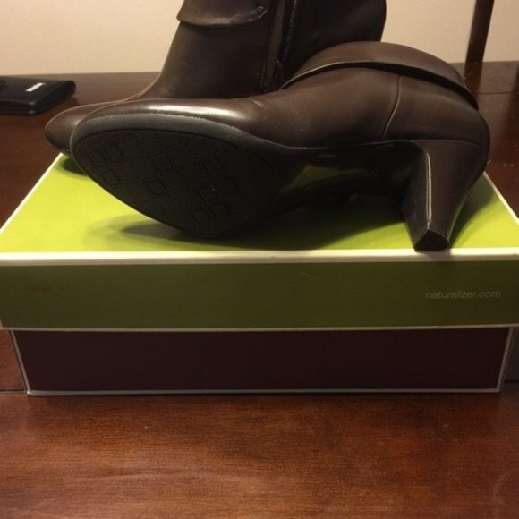 Naturalizer booty heels - Picture 3 of 3