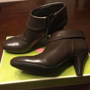 Naturalizer booty heels