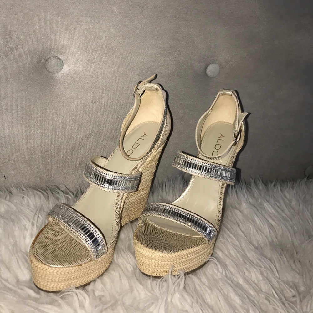 Aldo beige wedges with bling