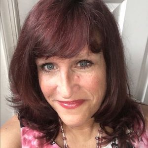 Meet your Posher, Debbie