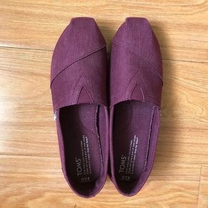 Maroon Colored Toms
