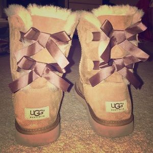 UGGS size 6 girls and 8 women