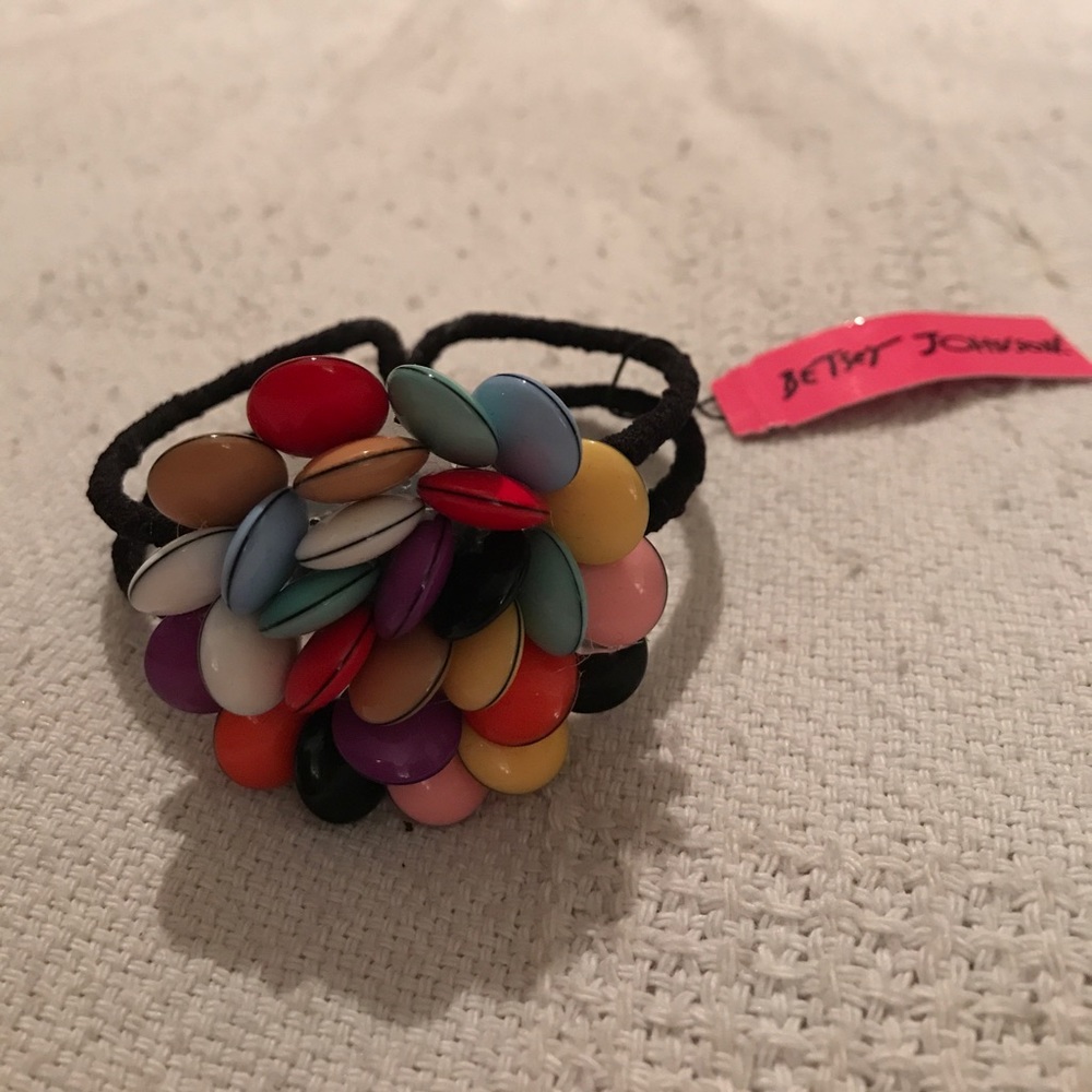 NWT BETSEY JOHNSON FLOWER 🌺 BRACELET SO PRETTY!! - Picture 1 of 5