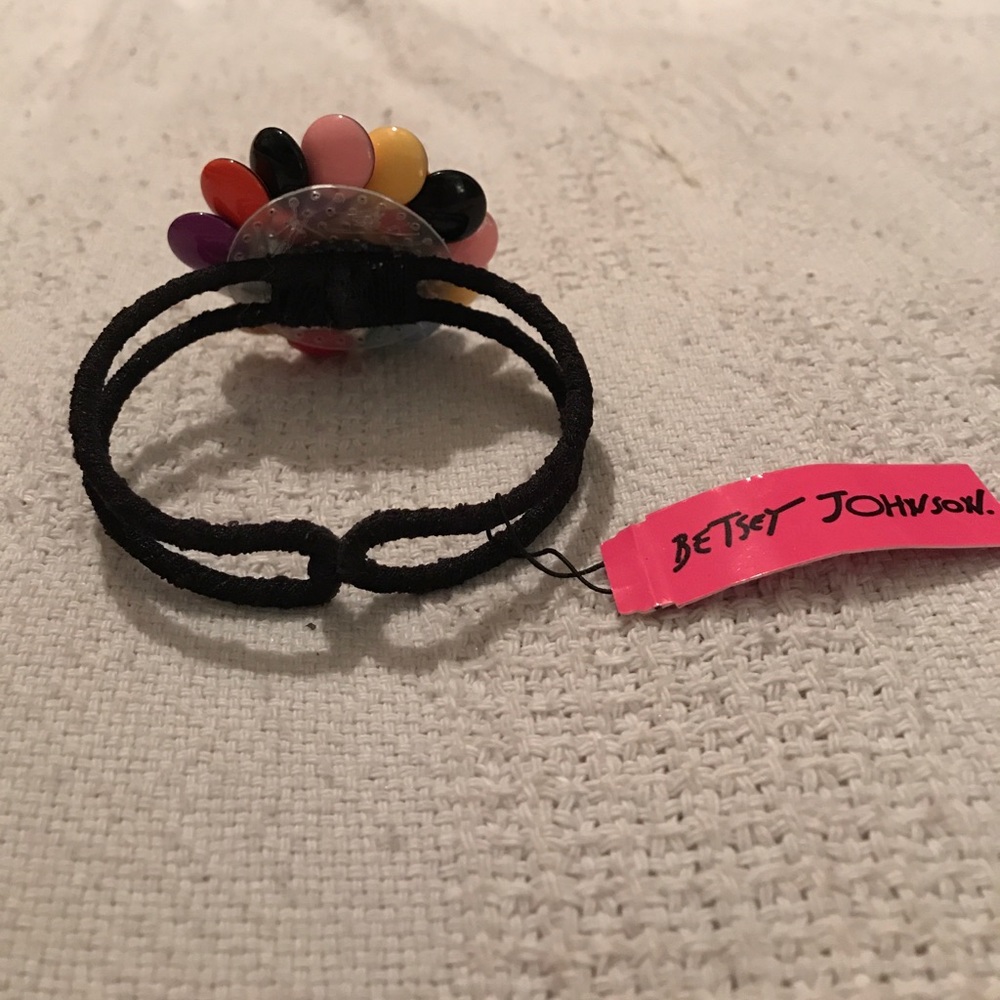 NWT BETSEY JOHNSON FLOWER 🌺 BRACELET SO PRETTY!! - Picture 3 of 5