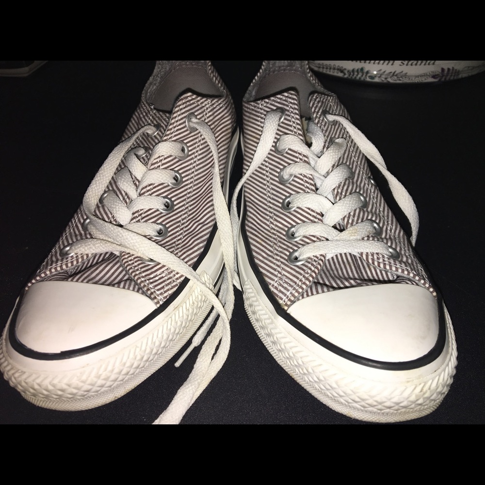 Purple striped low top converse