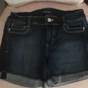 🔴 WHBM Jean Shorts Size 2 - Apx 4" Inseam