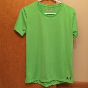 New Women's Under Armour semi-fitted workout T-shirt