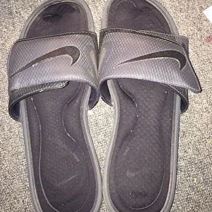 Size 10 1/2 Nike adjustable flip flops
