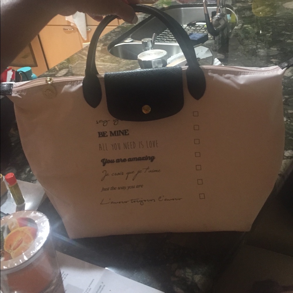 Nice bag tote 👜 great condition MAKE AND OFERT