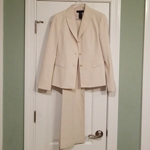 Limited off white business suit