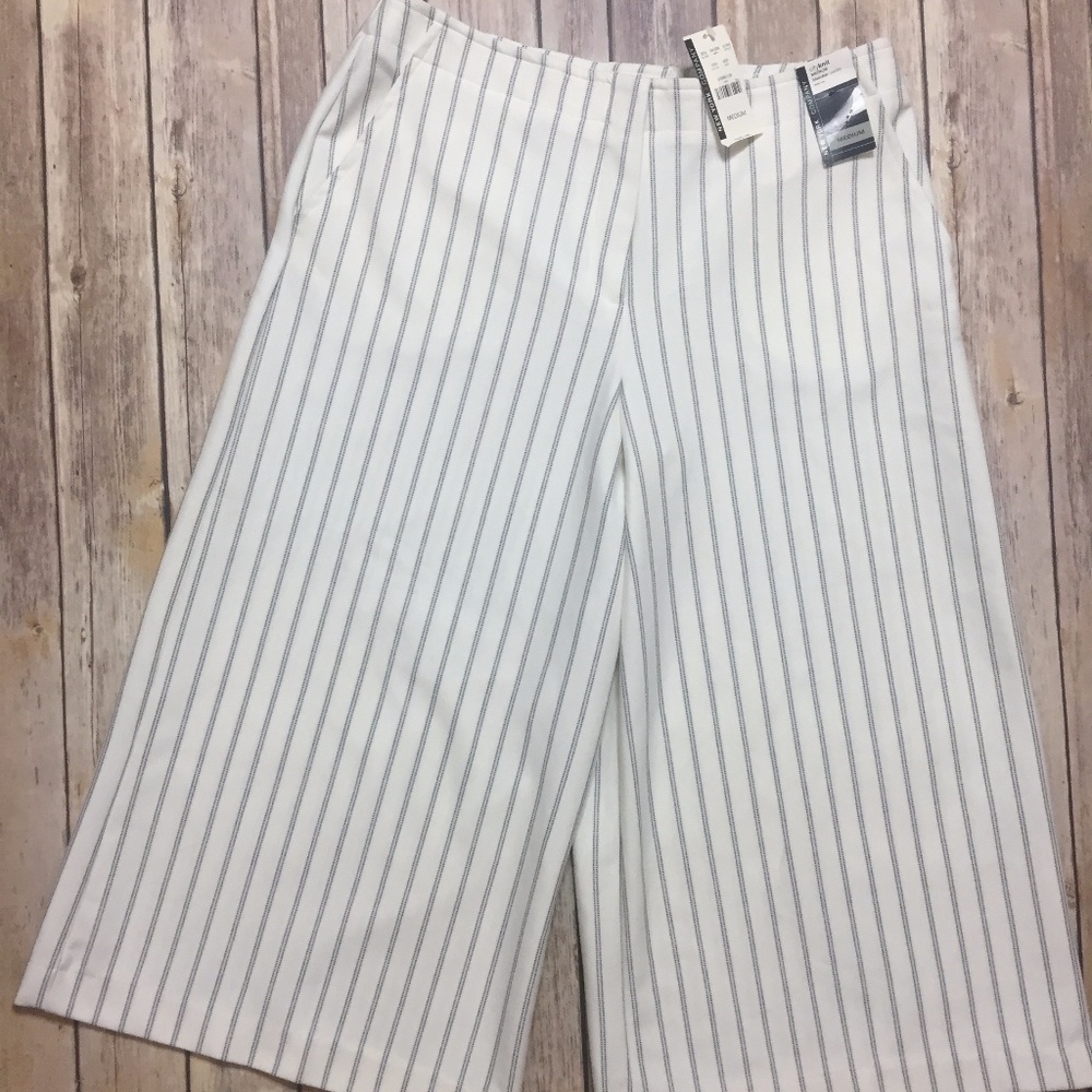 NY & Company Medium Wide leg Culotte Pants White