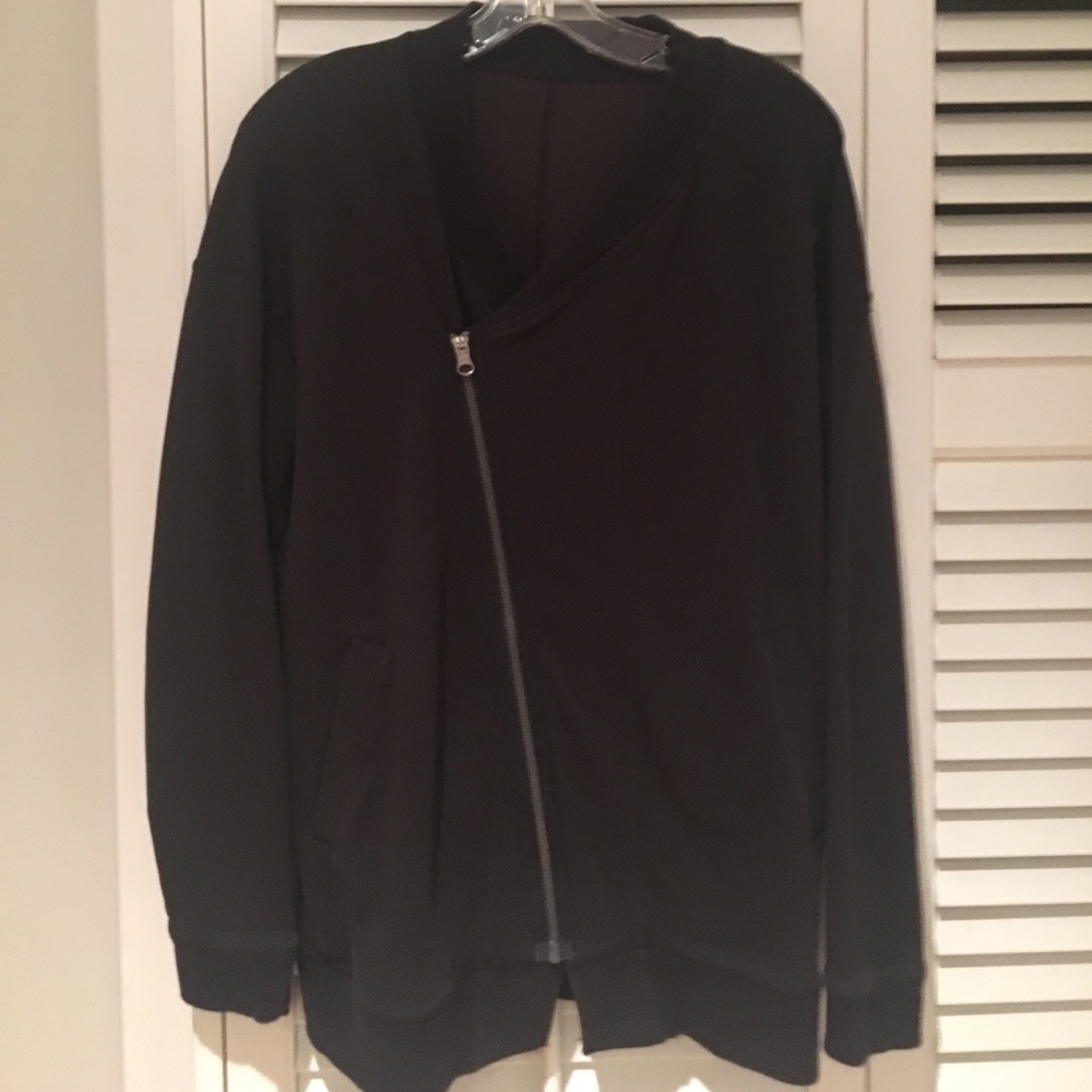 Lululemon zip up sweatshirt w/asymmetrical zipper.