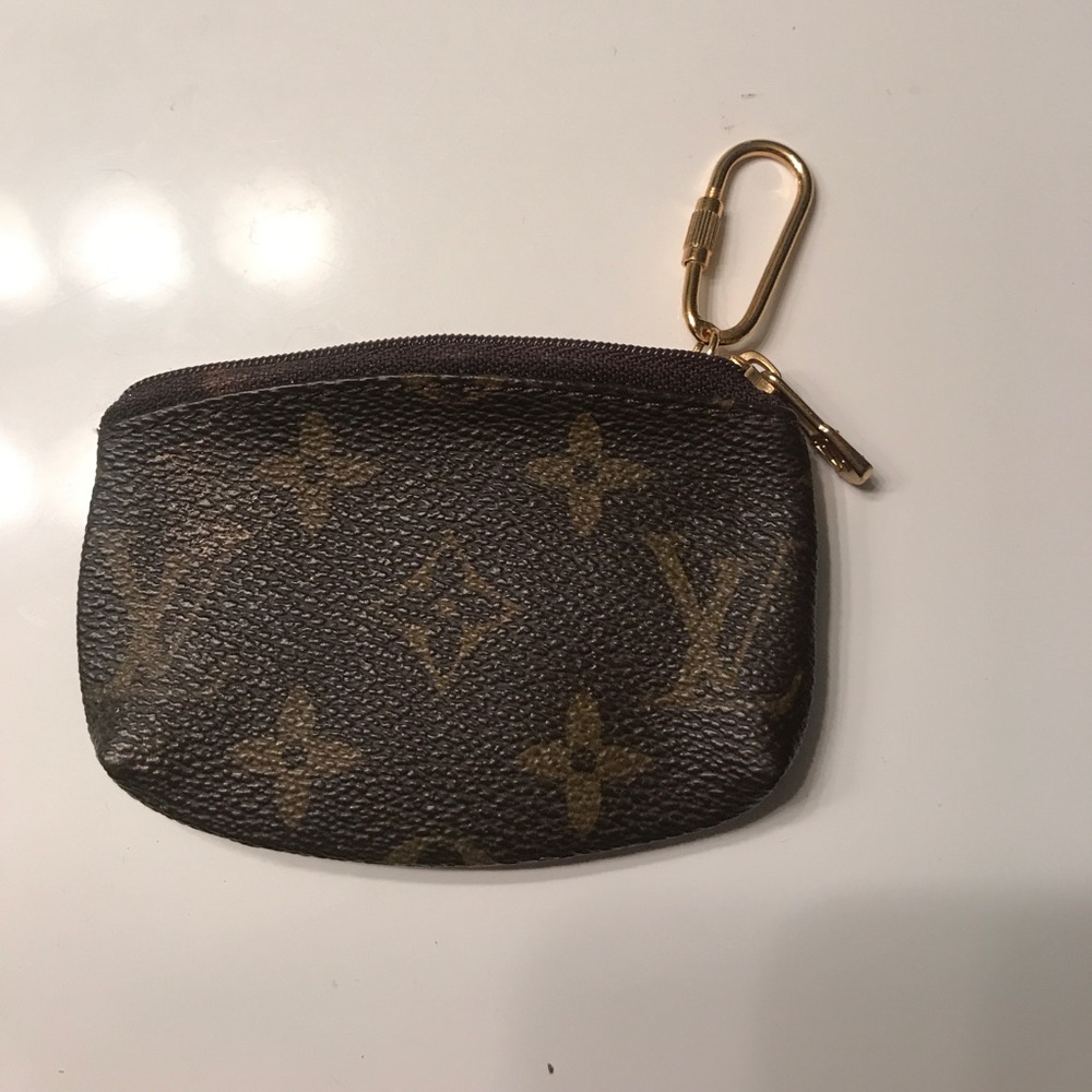 Louie Vuitton Key Pouch - KNOCK OFF