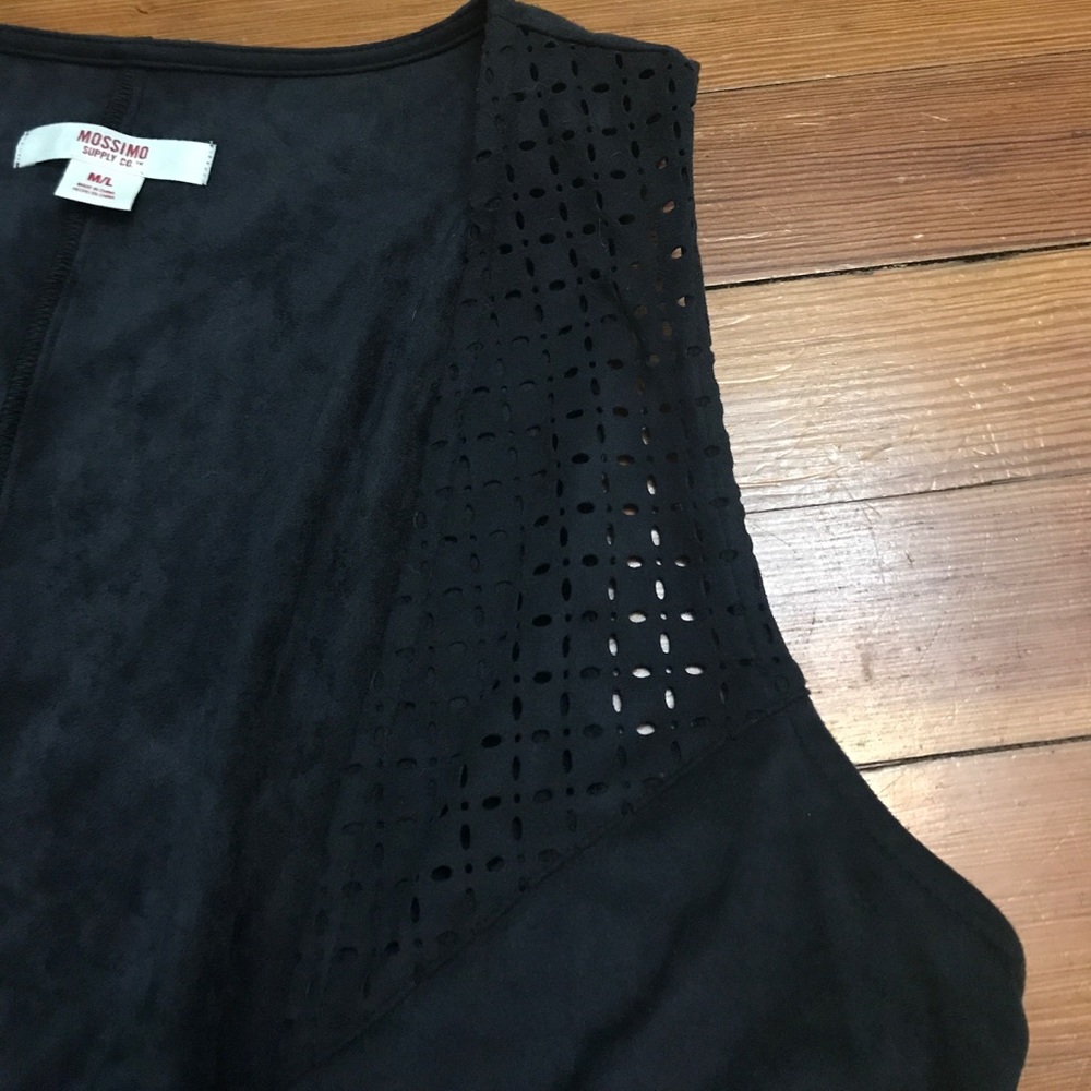 Black suede vest with fringe and cut out detail - Picture 3 of 6