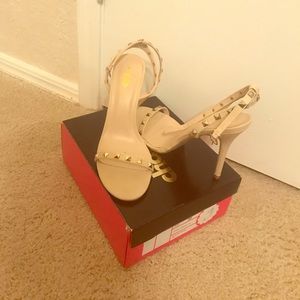 Size 10  heels never worn in tan and gold