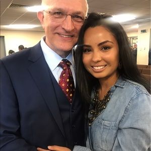 Meet your Posher, Yesenia