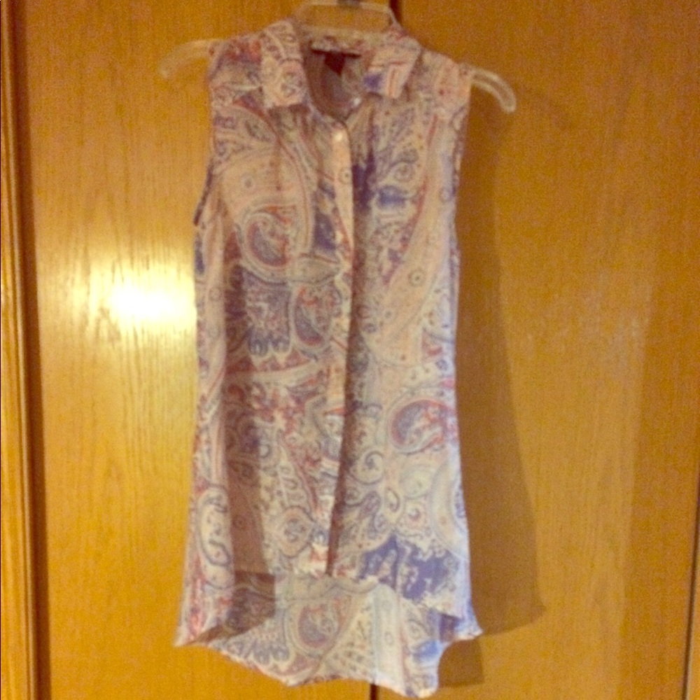 🌸Adorable button down sleeveless top🌸