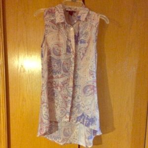 🌸Adorable button down sleeveless top🌸