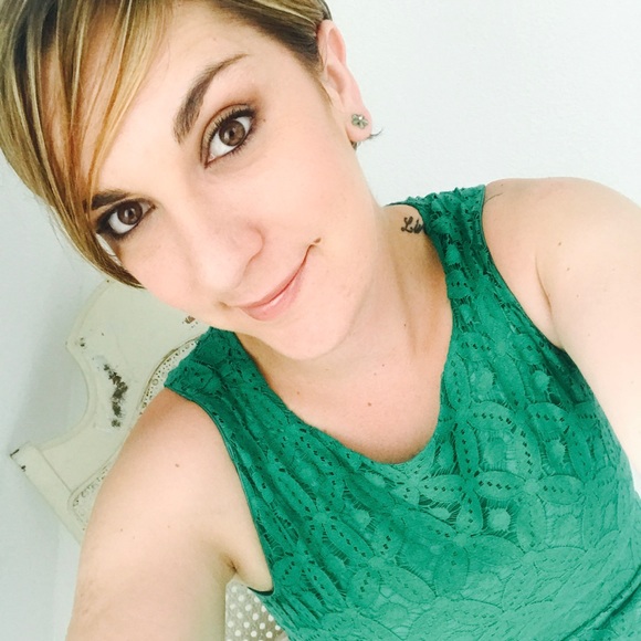 Meet your Posher, Elizabeth - Picture 2 of 3