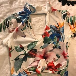 Cute forever 21 top 🌻 never worn