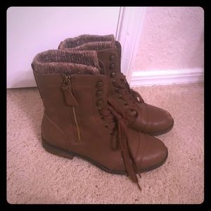 Lace up winter boot brown