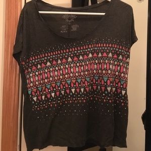 Gray short sleeved shirt. Vivid jewel design.