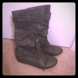 Grey boots