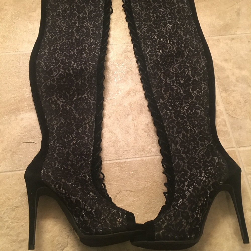 4 inches Heels. Beautiful Gladiators Lace up Boots