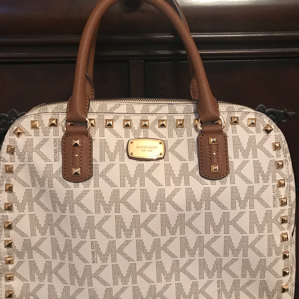 ⛔️❌ SOLD SOLD SOLD Michael Kors satchel