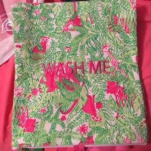 Lilly Pulitzer wash/wear bag